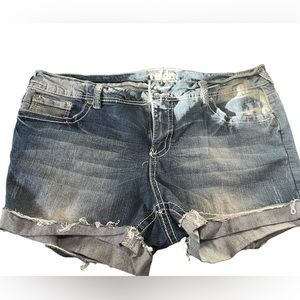 Reigns cut off blue Jean shorts